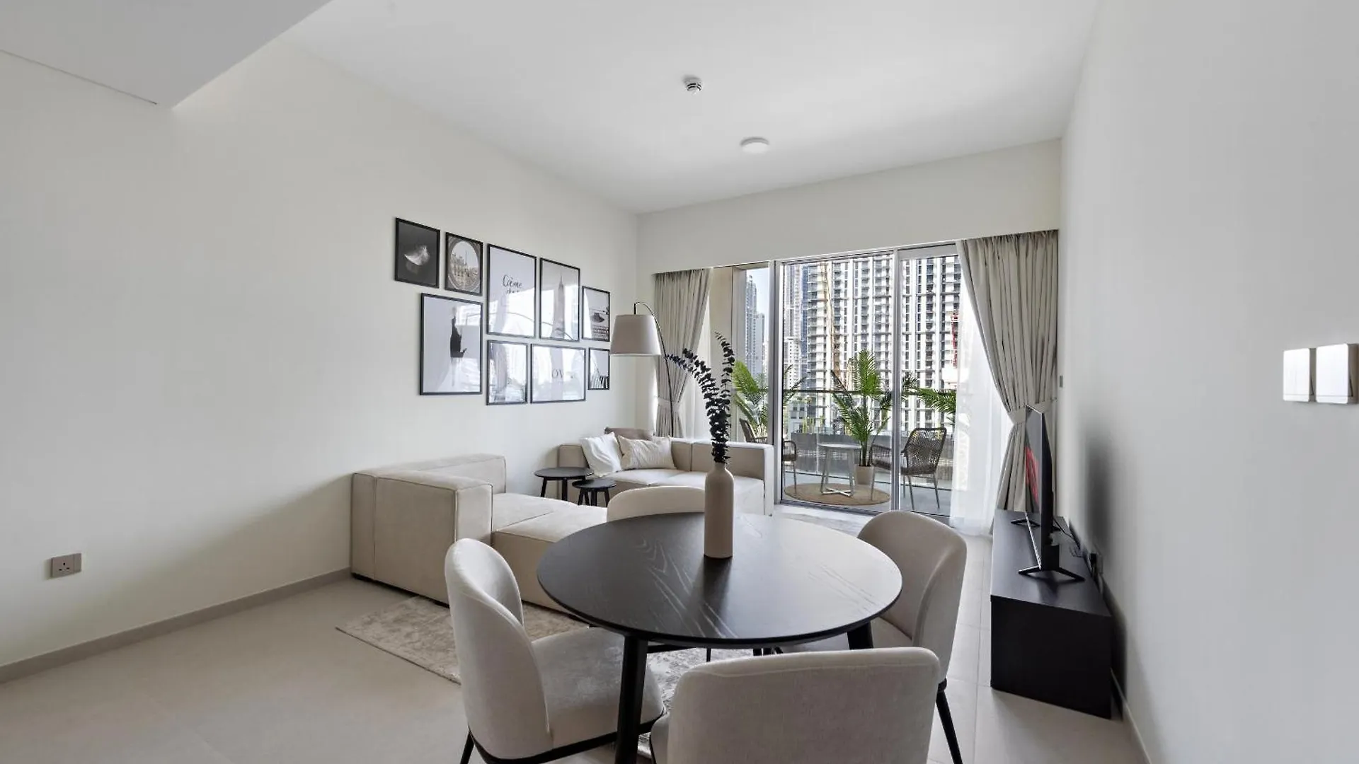 Vayk - Refined & Trendy 1Br In Downtown Dubai Apartment